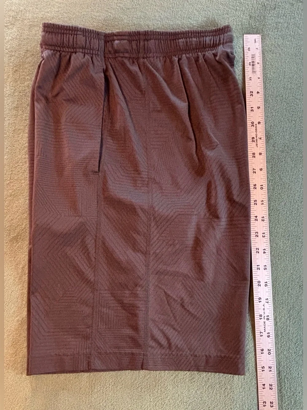Under Armour Heatgear Dark Gray Loose Shorts. Size: M. (6511)